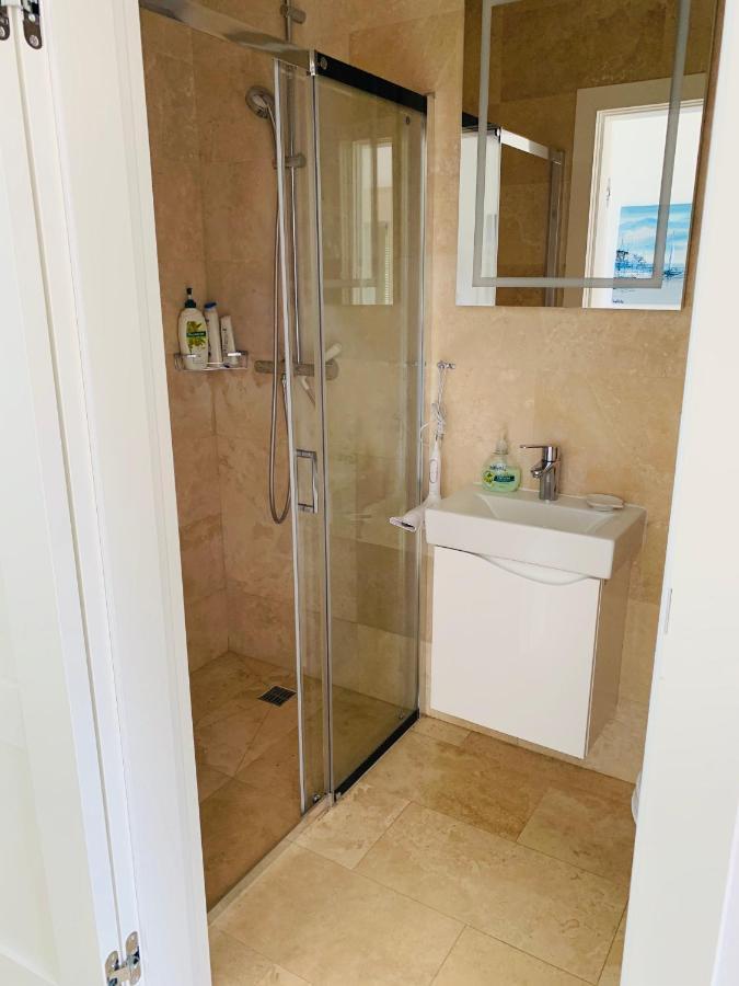 Sunnycliff Apartment เรวัล ภายนอก รูปภาพ